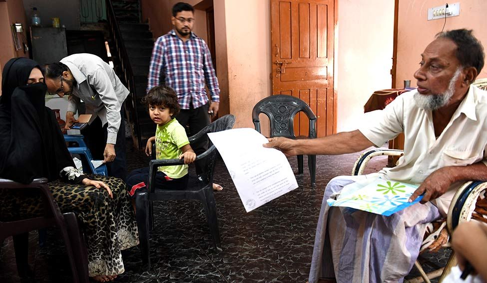Mansoor with daughter Fauqiya, wife of Abdul Wahid Siddibapa , a suspect in the July 13, 2011 Mumbai serial blasts | Bhanu Prakash Chandra Trial and terror