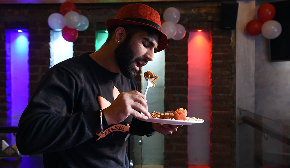 Tasty grab: Amar Colony in Delhi is a favourite destination of momo lovers | Aayush Goel Momos get the twist