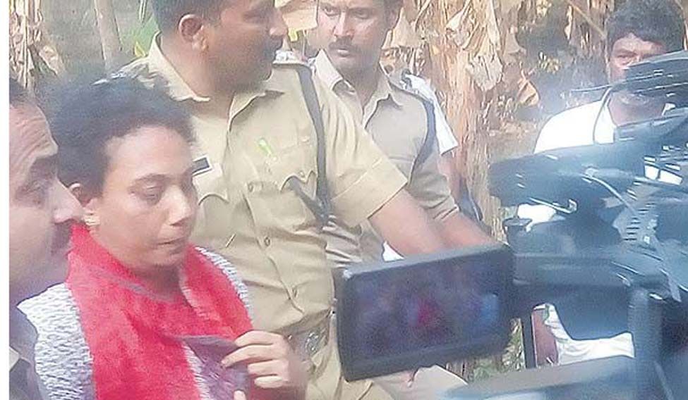 Woman kills teenage son, burns his remains