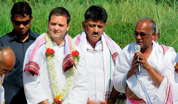 Karnataka polls: Rahul attacks PM, asks Modi to practice what he preaches