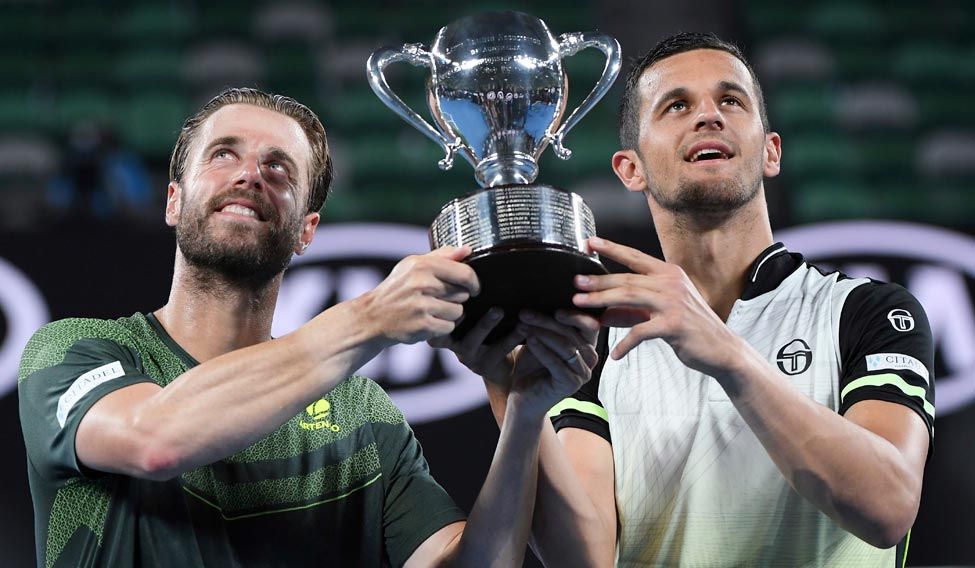 Federer Wozniacki take the titles at the 2018 Australian Open Federer Wozniacki take the titles at the 2018 Australian Open