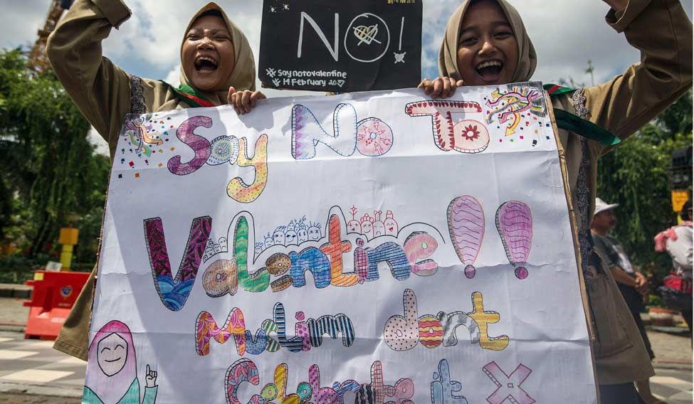 INDONESIA-RELIGION-ISLAM-VALENTINE-DAY INDONESIA-RELIGION-ISLAM-VALENTINE-DAY