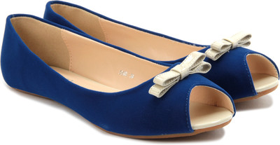 Belly shoes are available in a variety of designs | Agencies Shoes to own during pregnancy
