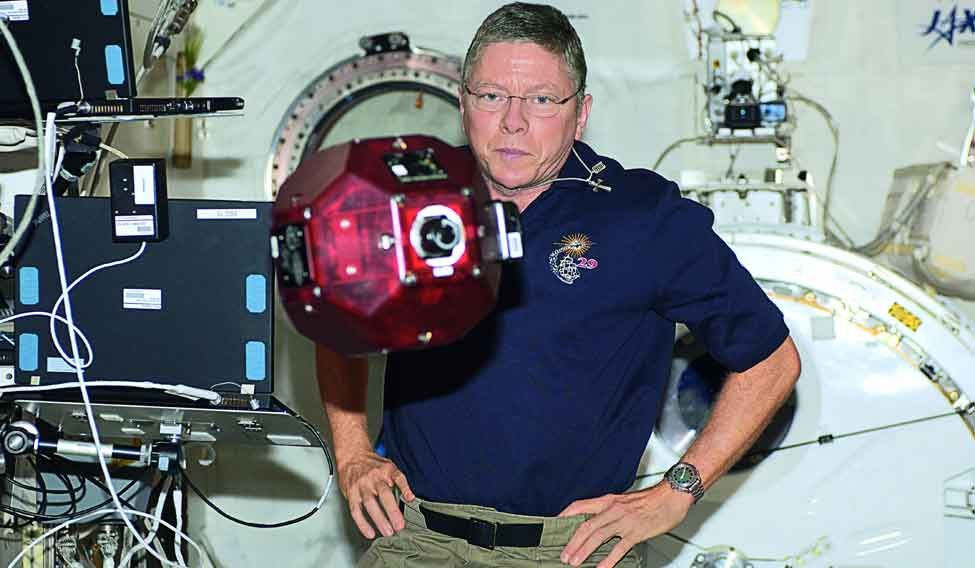 Astronaut Mike Fossum aboard the International Space Station in November 2011, wearing the
Speedmaster X-33 Rocket watch