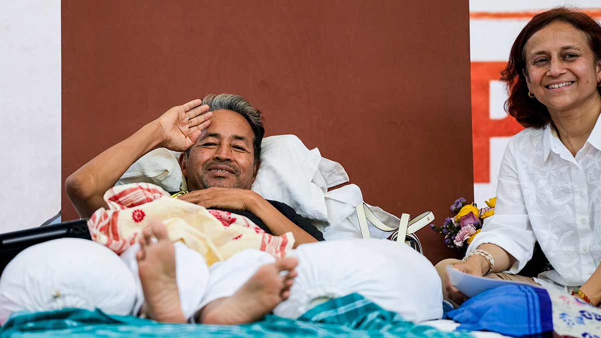 Power couple: Gitanjali Angmo with husband Sonam Wangchuk during his hunger strike at New Delhi’s Jantar Mantar on July 17 | PTI