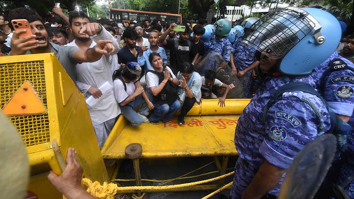 Hitting a block: Protesters plead with RAF personnel during the Parliament march on July 20 | Kritajna Naik