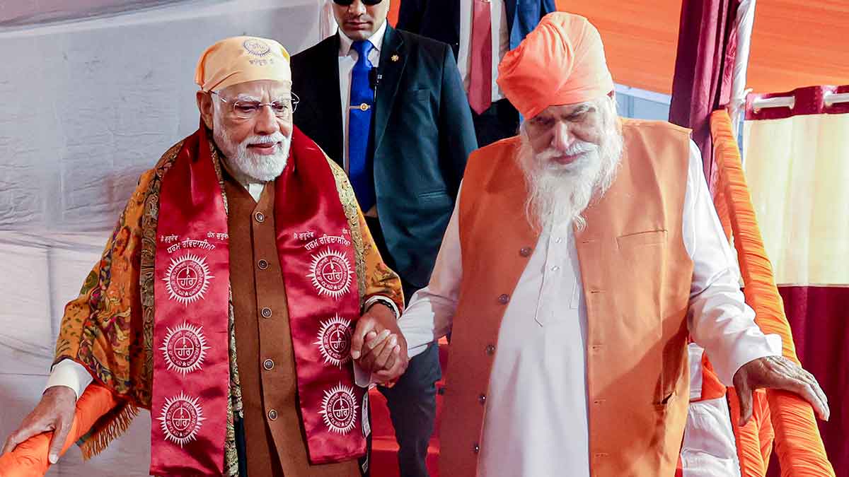 Votes in hand: Prime Minister Narendra Modi with Sant Niranjan Das, head of the Dera Sachkhand Ballan, the “Mecca of dalits” | PTI