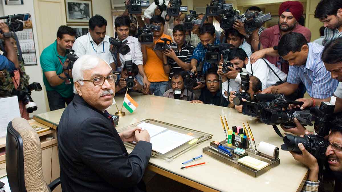 Call of duty: Photographers surround S.Y. Quraishi as he takes charge as chief election commissioner in Delhi in July 2010 | Sanjay Ahlawat