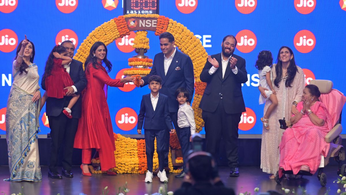 jio-ipo-celebration-nse-mukesh-ambani-family - 1