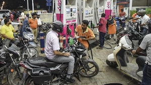 Supreme Court asks Centre to make third-party insurance mandatory for vehicles at fuel stations