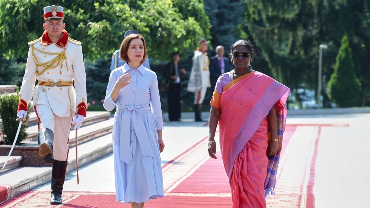 President Droupadi Murmu walks with Moldova's President Maia Sandu (left) during the welcoming ceremony in Chisinau, Moldova on July 20, 2026 | AP