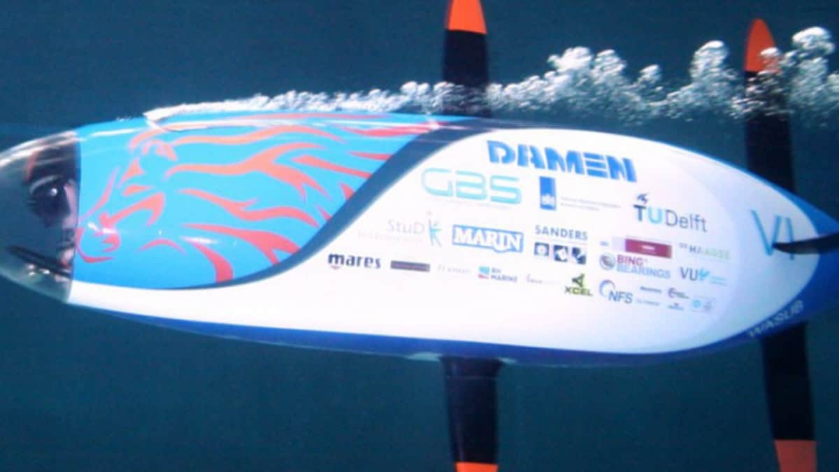 submarine-racing