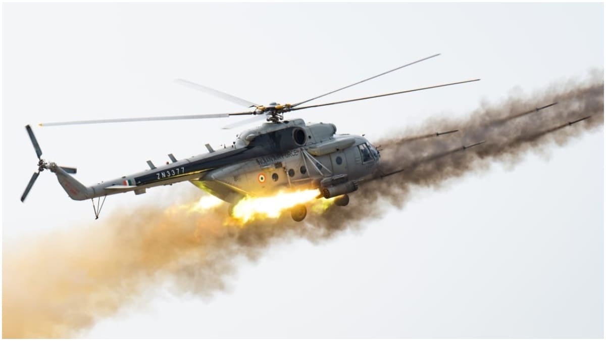 An 𝐈𝐀𝐅 helicopter taking part in 𝐄𝐱𝐞𝐫𝐜𝐢𝐬𝐞 '𝐑𝐎𝐓𝐎𝐑 𝐂𝐋𝐀𝐏 𝐈𝐈𝐈' 𝐢𝐧 𝐑𝐚𝐣𝐚𝐬𝐭𝐡𝐚𝐧 | X