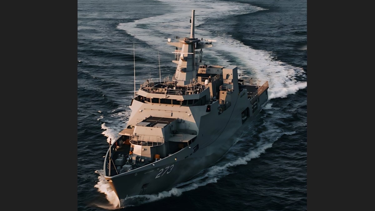 Pak Navy's PNS Hunain | X