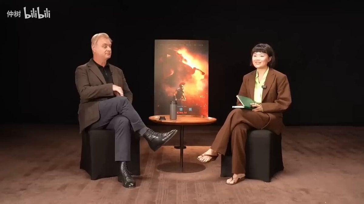 Christopher Nolan in conversation with Chinese podcaster and philosophy lecturer Zhong Shu
