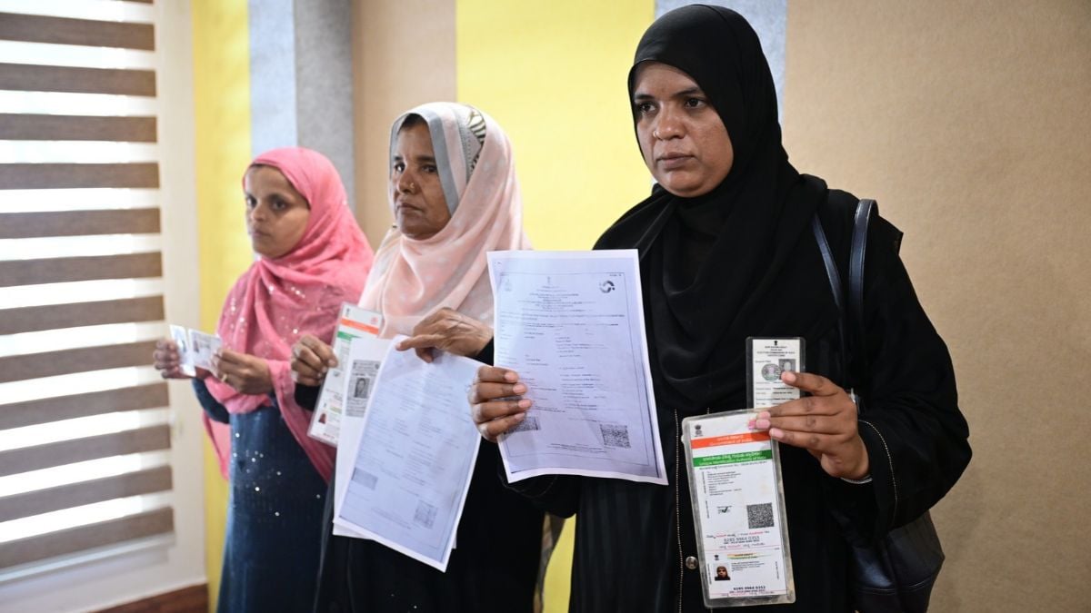 Malanbi Jamadar (right) with other two women from Vijayapura - Mahabubi Sheik and Razia Sheik falsely mentioned as as dead | Bhanu Prakash Chandra