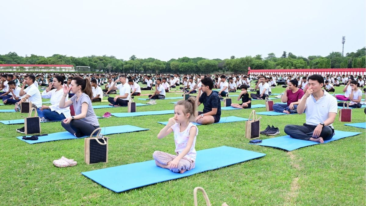 On International Day of Yoga, over 3,500 enthusiastic participants took part in a Yoga session organised at Cariappa Ground, New Delhi | X 