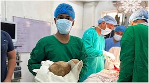 Bladder stone as big as ostrich egg! 3.1kg-heavy crystal removed by Sri Lankan doctors