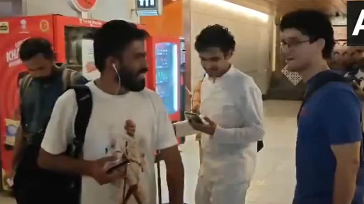 Cockroach Janta Party (CJP) Founder Abhijeet Dipke leaves Mumbai for Delhi ahead of the protest today at Jantar Mantar | Video grab