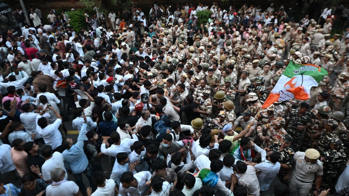 An aerial view of the INDIA bloc's march to the Supreme Court on October 12, 2026, over alleged electoral malpratices during the Special Intensive Revision of electoral rolls | Kritajna Naik