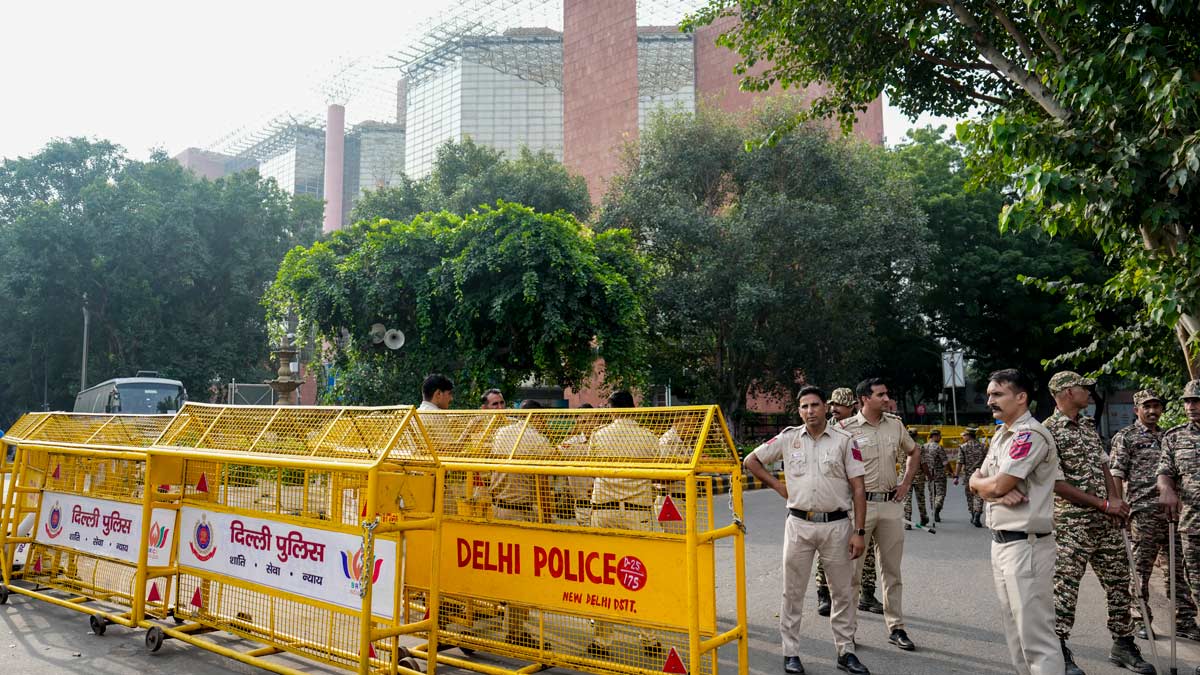 Security personnel stand guard and place barricades along the Outer Circle of Connaught Place to restrict vehicular and pedestrian movement | PTI