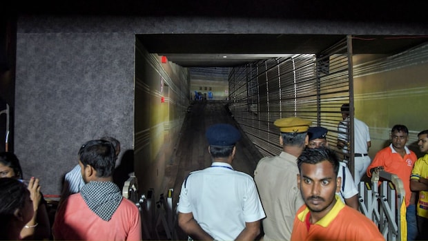 Puja pandal collapse: Several killed in Chorbagan stampede; injured rushed to hospital