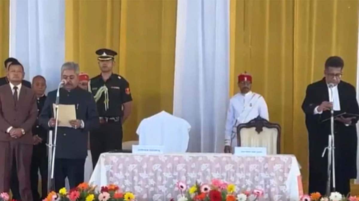 Dushyant Kumar Gautam taking oath as Sikkim Governor | X/ANI