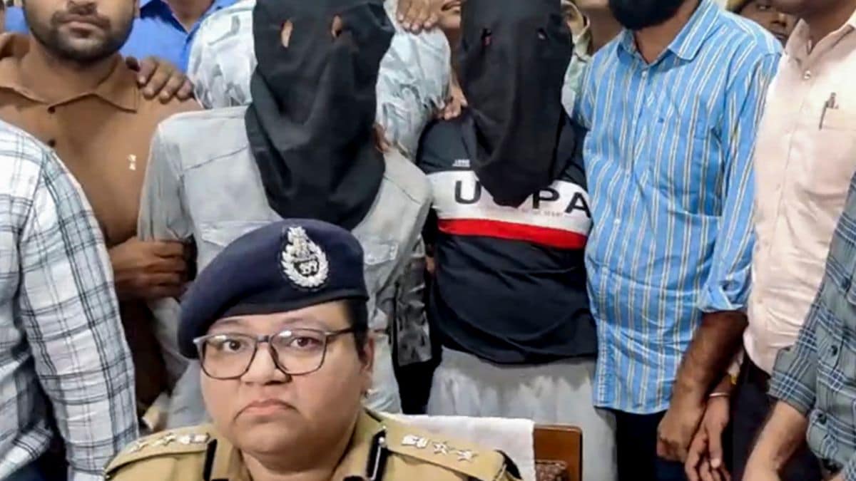 Superintendent of Police (SP) Tejaswini Gautam addresses a press conference after suspects were arrested in connection with firing on Bollywood actor Tiger Shroffs car at Juhu | PTI 