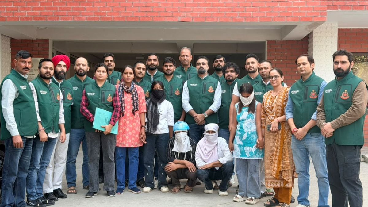 Delhi Police Special Cell’s NDR team with the four accused — Kunal, Sumit, Radha and Babita | X 