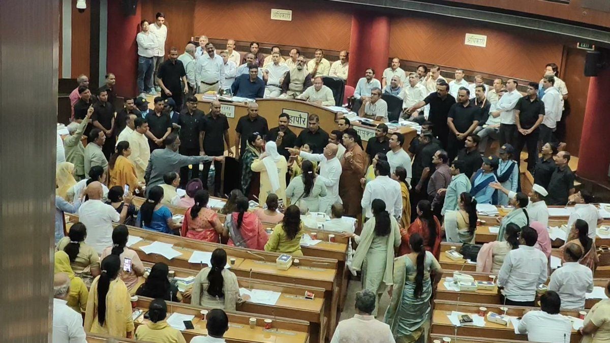 MCD House debate turns chaotic: Files thrown, mic broken, as arguments ...