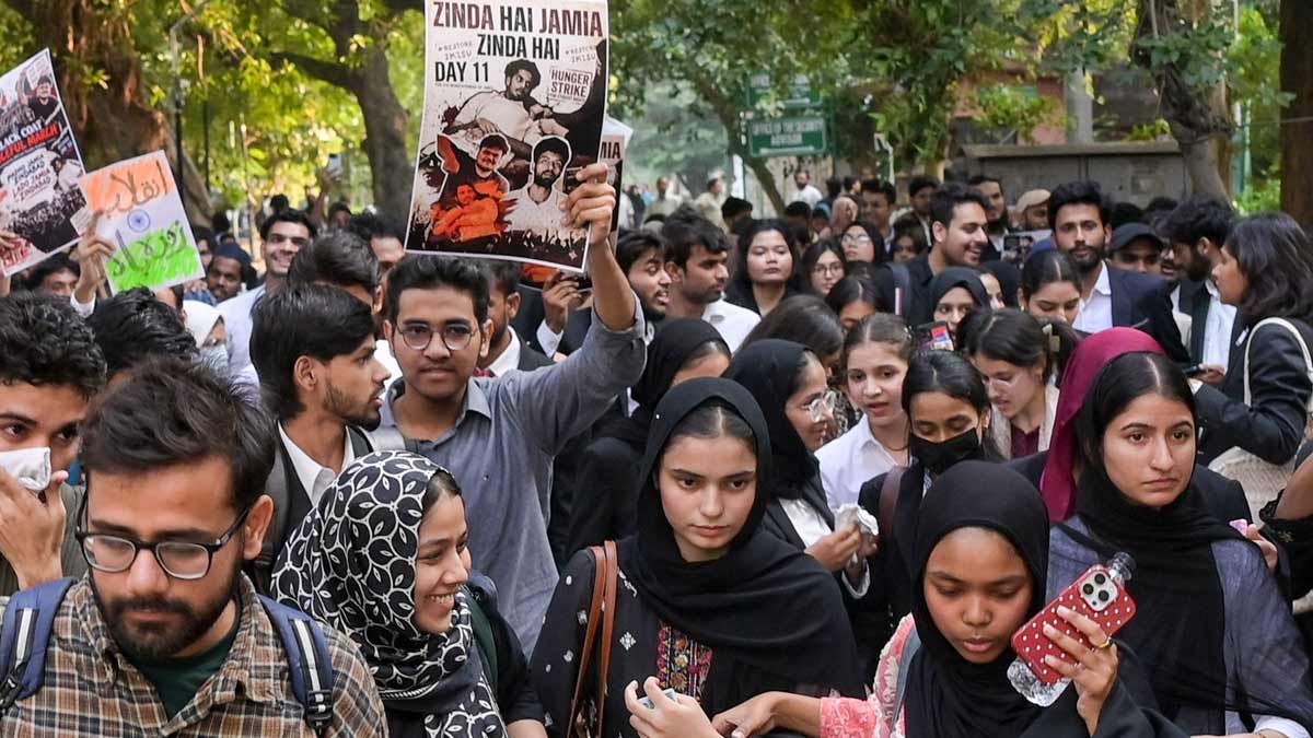 Students of Jamia Millia Islamia Law Department take out a 'black coat' march in Delhi  on Thursday | PTI