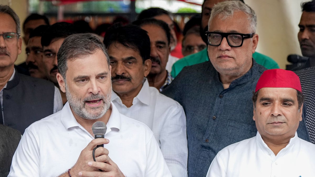 Congress leaders Rahul Gandhi and KC Venugopal, Samajwadi Party leader Dharmendra Yadav, TMC leader Derek O'Brien and other INDIA bloc leaders during a press conference, outside Congress chief Mallikarjun Kharge's residence in Delhi | PTI