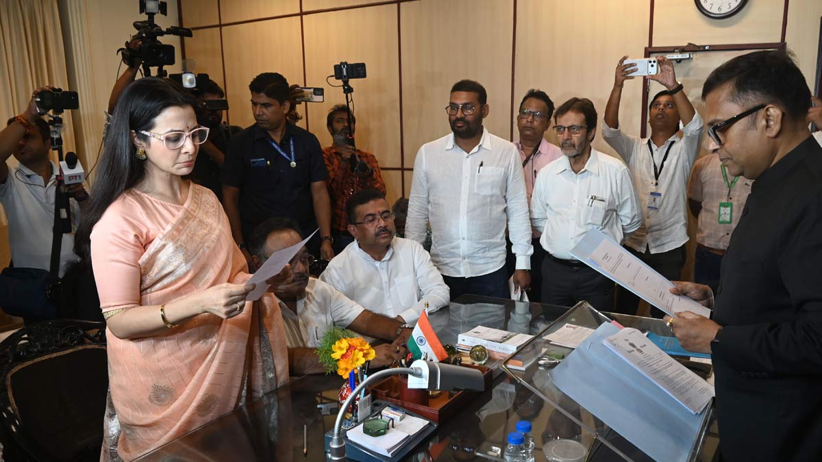 Actress Koel Mallick filing her nomination for the Rajya Sabha polls | Salil Bera