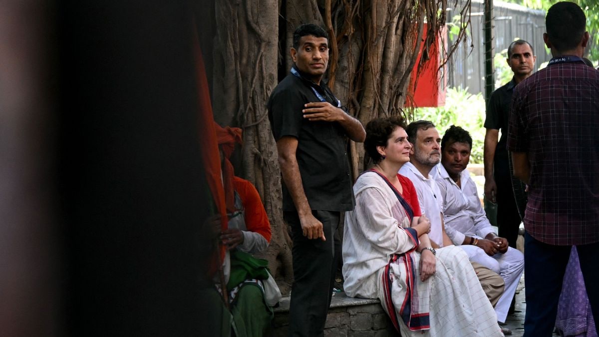 Rahul-gandhi-priyanka-india-bloc-protest-cec - 1
