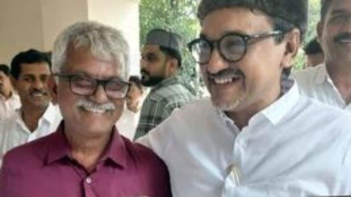 IUML state president Panakkad Sayyid Sadiq Ali Shihab Thangal with C Shyam (left) | X 