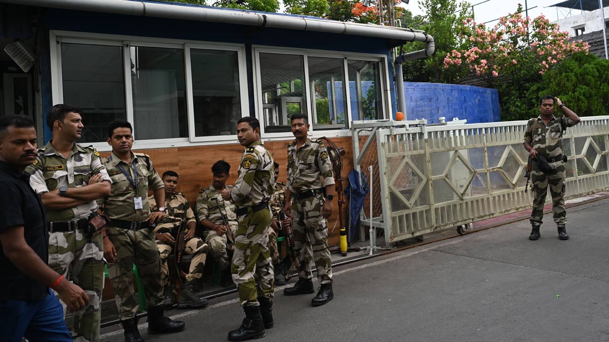 Former chief minister Mamata Banerjee's house at Harish Chatterjee street on Thursday morning after new PSOs were deployed | Salil Bera