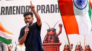 'Delhi Police about to arrest me...': Abhijeet Dipke resists as cops clear Jantar Mantar, calls for 'Jail Bharo Andolan'