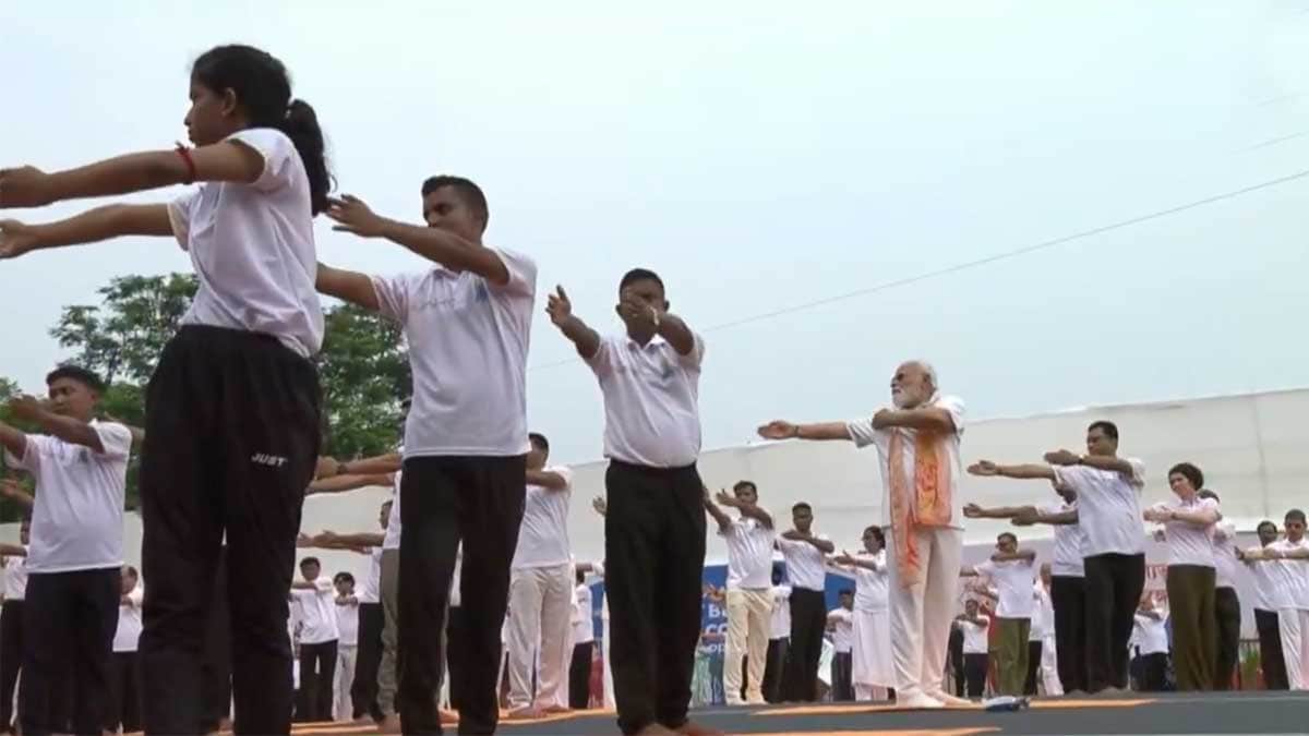 Prime Minister Narendra Modi performing yoga at Kolkata's iconic Red Road | X 
