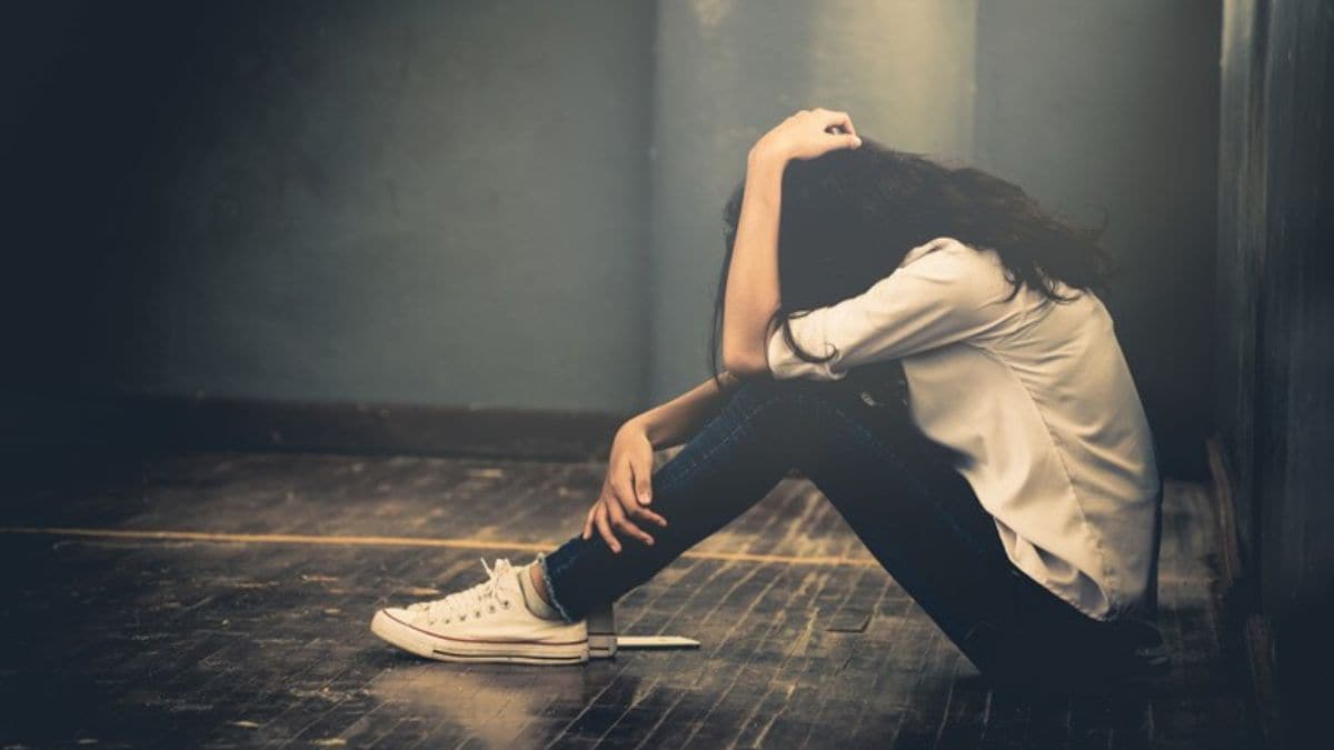 Representative image of a girl in distress | Shutterstock