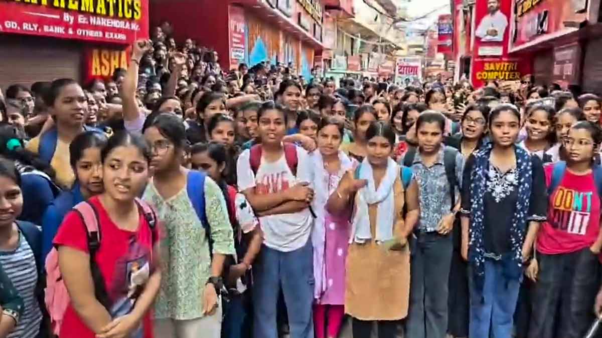  Students stage a protest after a firing incident outside educator Khan Sir's coaching centre in Patna | PTI