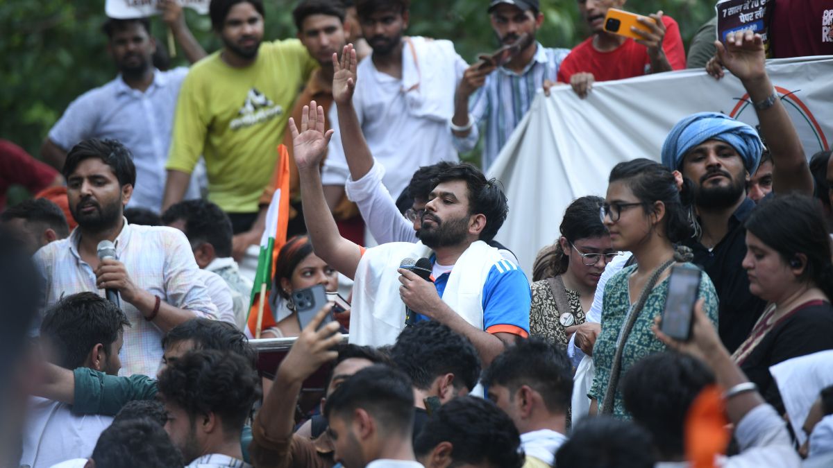 abhijeet-dipke-cockroach-janta-party-jantar-mantar - 1