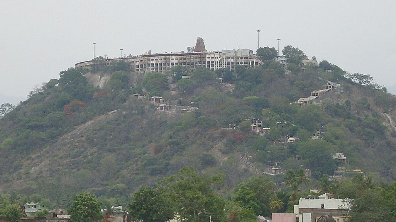 Dhandayuthapani Swamy Temple atop the Palani Hills | Creative Commons