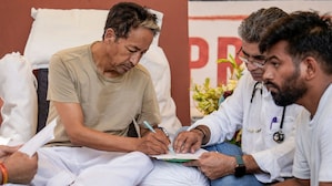 Sonam Wangchuk loses nearly 9 kg after 18 days of hunger strike; but BJP, Congress largely ignore him