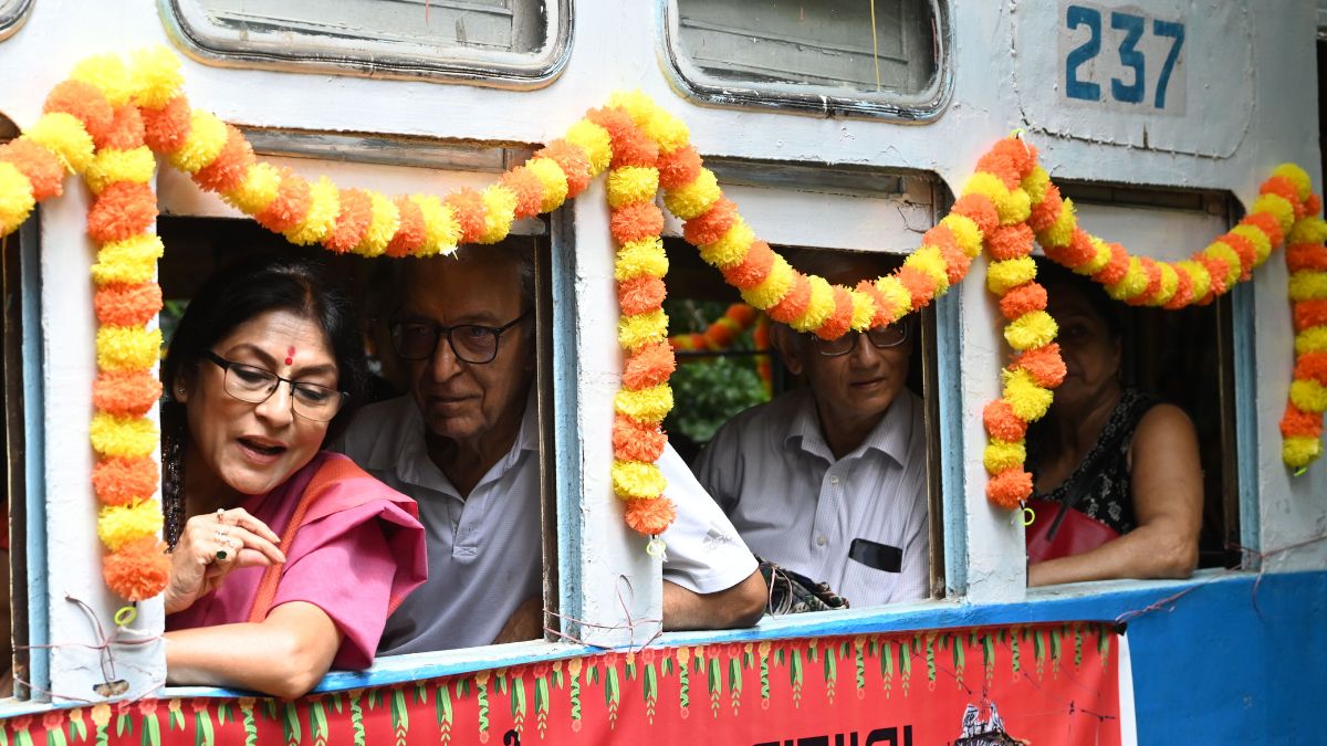 Passengers inside the vintage tram that made its way from Gariahat to Shyambazar in Kolkata, West Bengal | Salil Bera