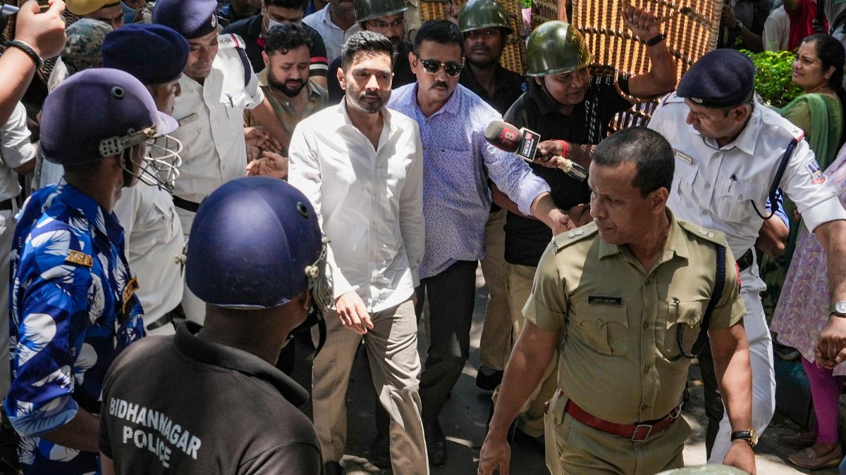 TMC MP Abhishek Banerjee (centre) along with his supporters | PTI
