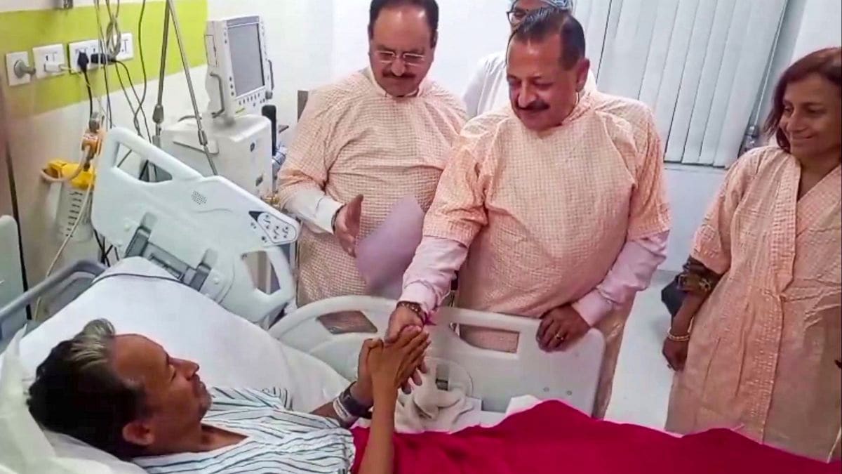  Social activist Sonam Wangchuk interacts with Union Health Minister JP Nadda and Union Minister of State Jitendra Singh at Medanta Hospital after Wangchuk ended his 26-day indefinite hunger strike at Medanta Hospital, in Gurugram | PTI 