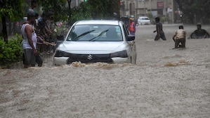 Mumbai on high alert as IMD forecasts extremely heavy rainfall till Monday