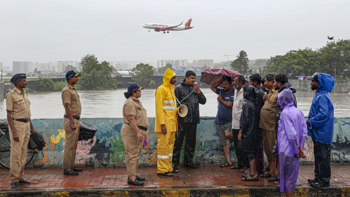 rains-mumbai-river - 1