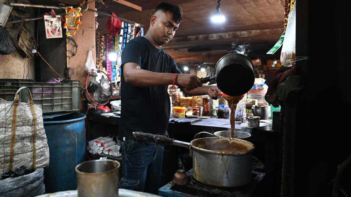 Khokhon Mondol, a tea stall owner near Sealdah, has got the eviction notice | Salil Bera
