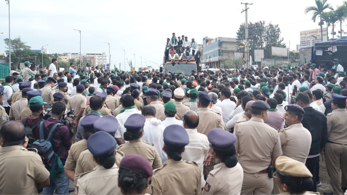 Police forces halt the JD(S) padayatra against the Greater Bengaluru Integrated Township (GBIT) project near the Kanaminike Village on the Bengaluru-Mysuru Highway